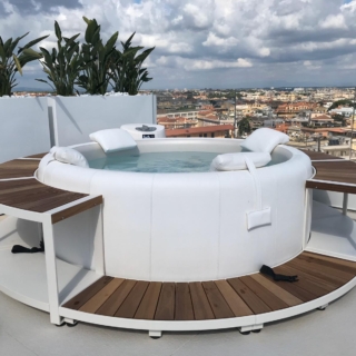 Der Portico von Softub ist das Leistungsstärkste Modell. Softub Whirlpool kaufen Schweiz